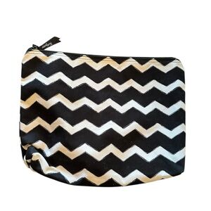 Thirty-One Zipper Pouch Black White Chevron NWOT